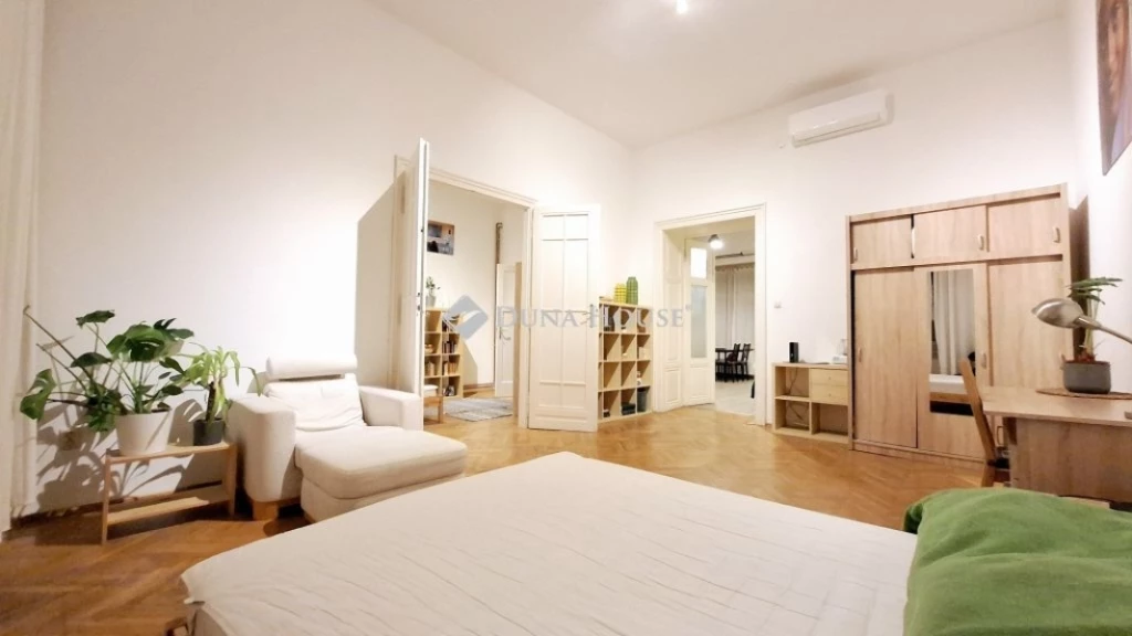 For sale brick flat, Budapest VIII. kerület, Palotanegyed, Vas utca