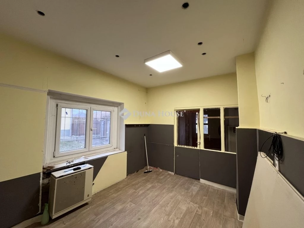 For sale store, Ercsi, Fő utca