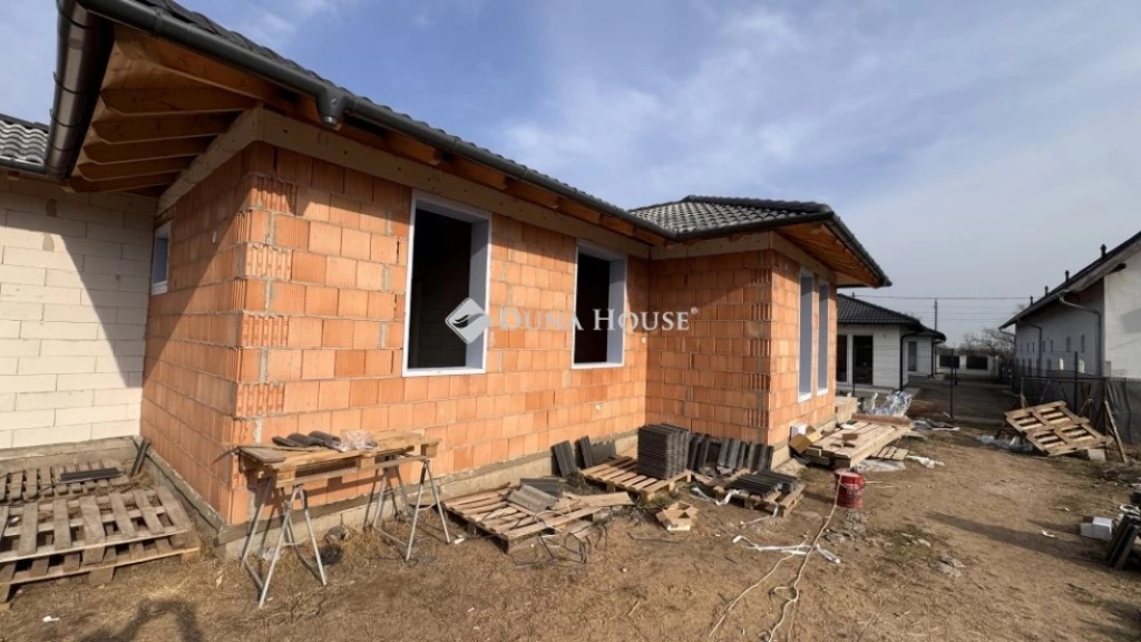 Eladó ház, Taksony