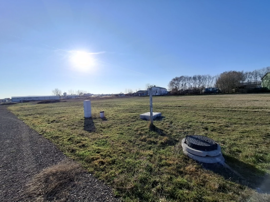 Eladó ipari telek, Szolnok