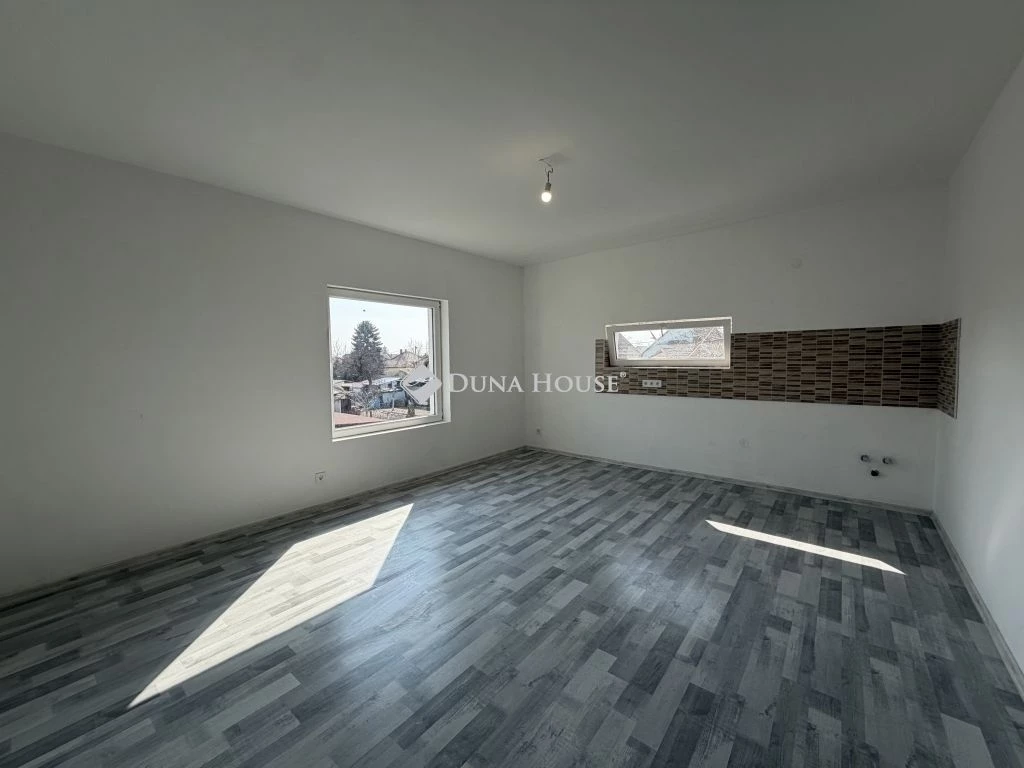 Eladó lakás, Vecsés