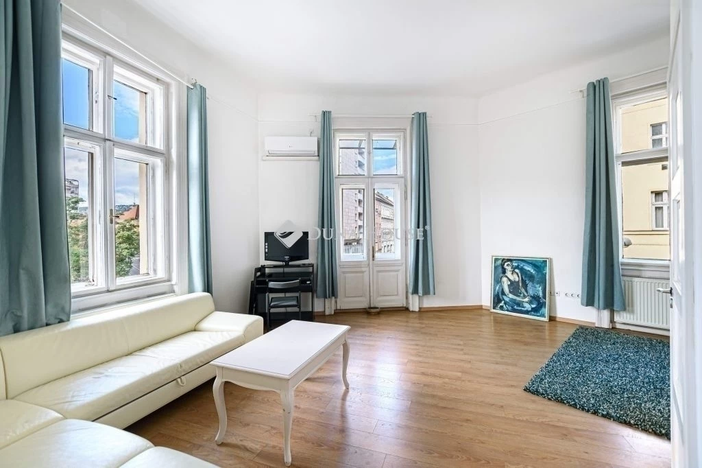 For sale brick flat, Budapest I. kerület