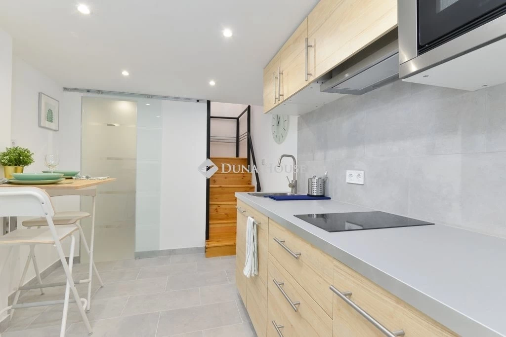 For sale brick flat, Budapest VI. kerület, Király utca