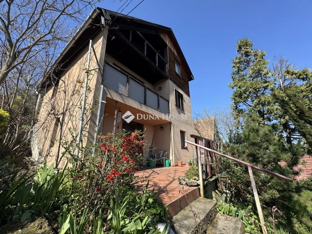 Eladó ház, Leányfalu