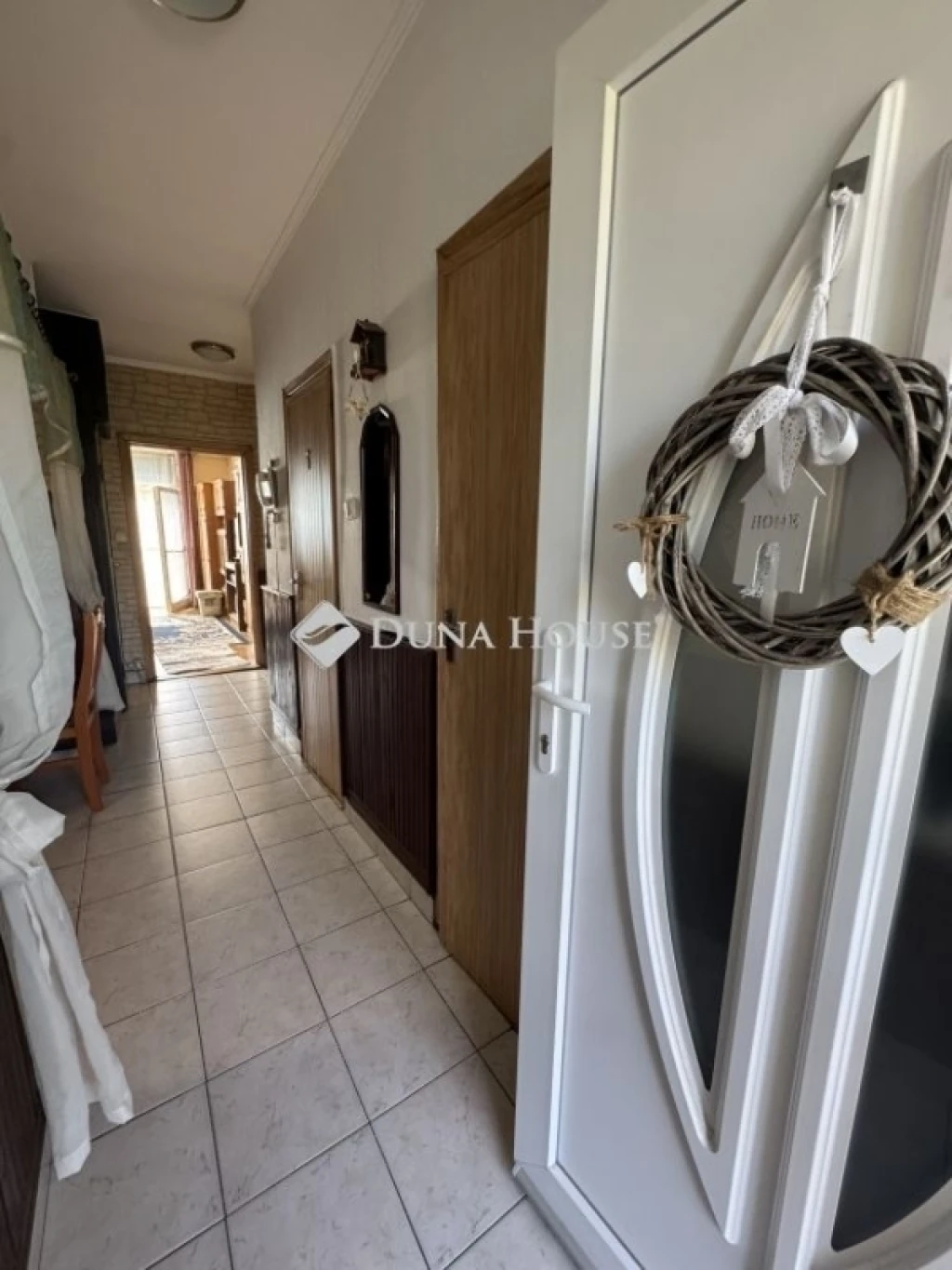 Eladó lakás, Tahitótfalu