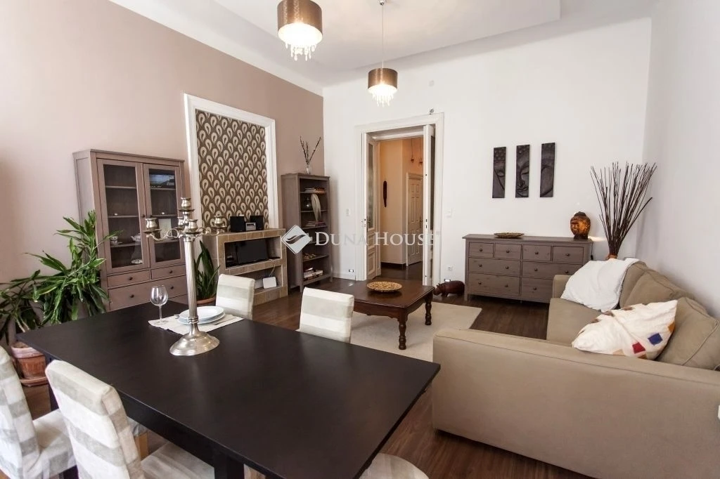 c3-1-name c2-19-name, Budapest VI. kerület, Vörösmarty utca