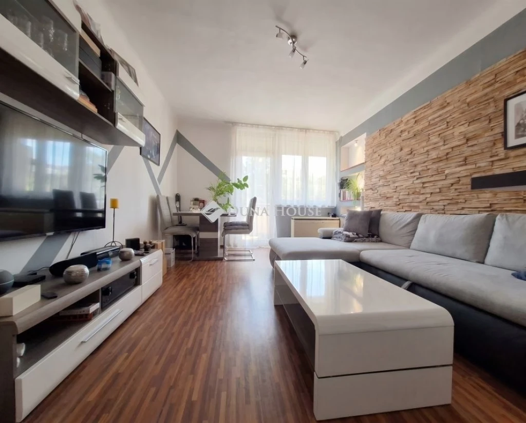 c3-1-name c2-19-name, Budapest XVI. kerület, Rákosszentmihály - Szent Korona-lakótelep, Szalmarózsa utca