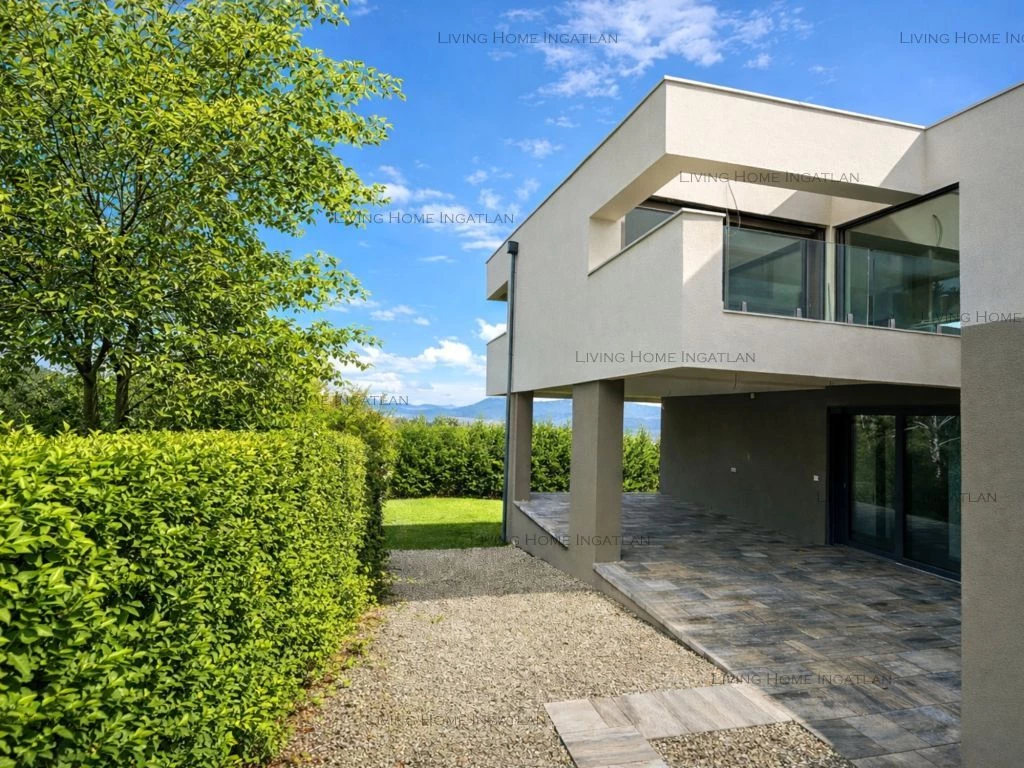 Solymáron panorámás, új építésű családi ház eladó
